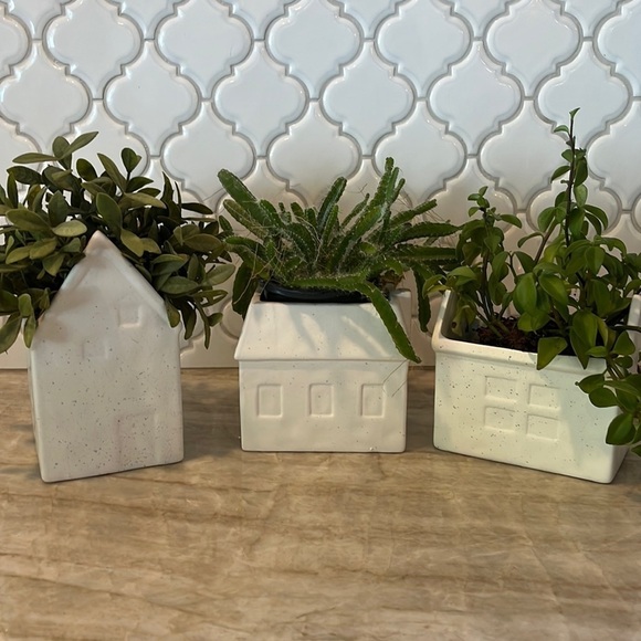 Other - Three white speckled ceramic house planters